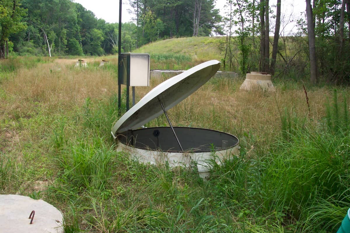 energy absorbing manhole